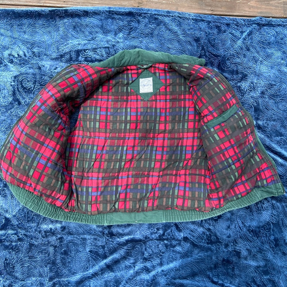 Vintage 90’s vest by Expeditions. Size large. Very thick.